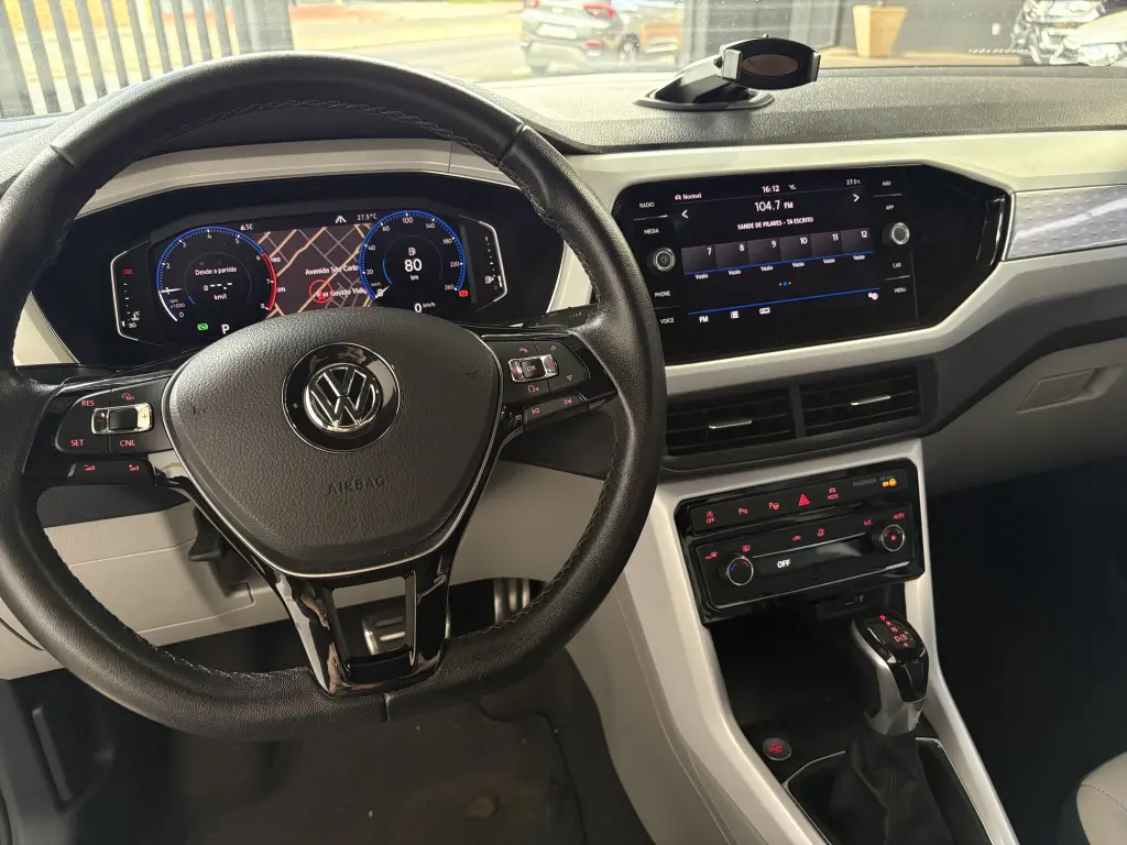 VOLKSWAGEN T-Cross - Foto