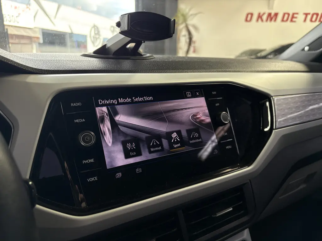 VOLKSWAGEN T-Cross - Foto