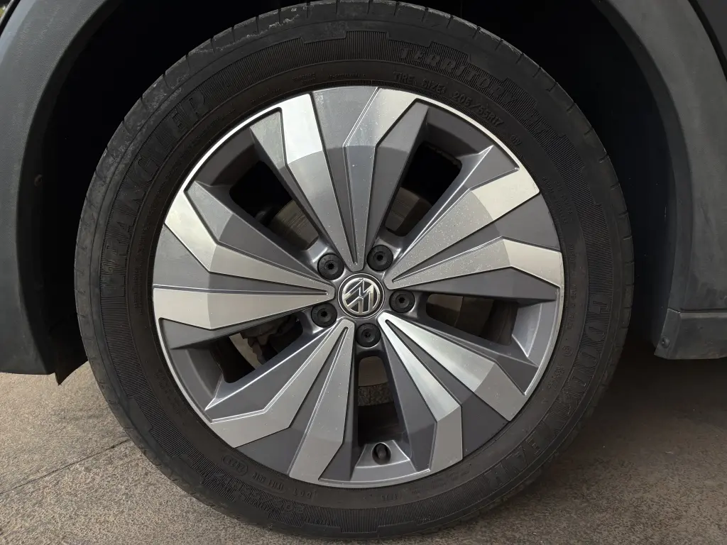 VOLKSWAGEN T-Cross - Foto