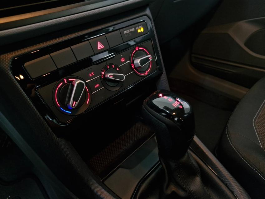 VOLKSWAGEN T-Cross - Foto