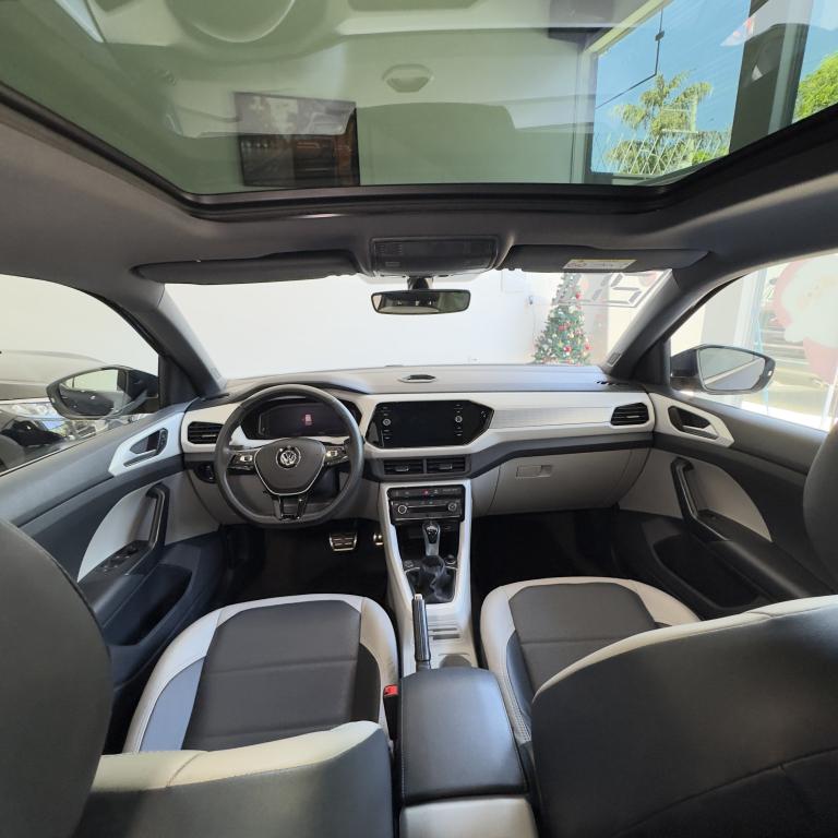 VOLKSWAGEN T-Cross - Foto