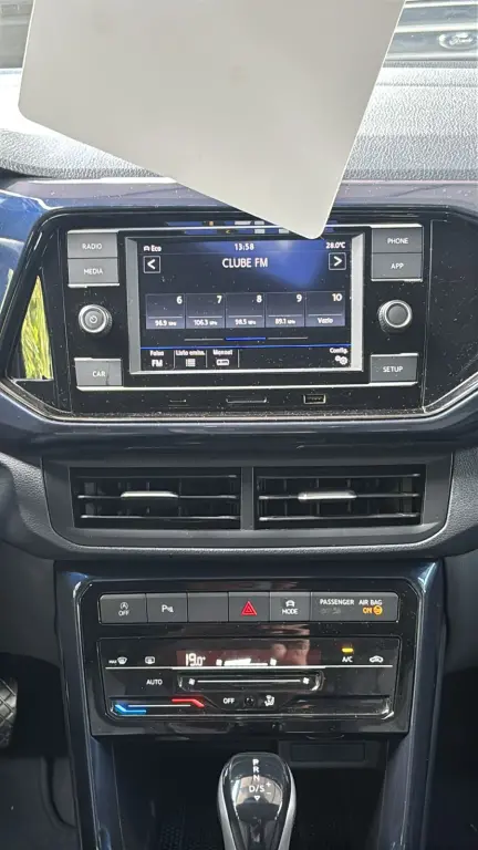 VOLKSWAGEN T-Cross - Foto