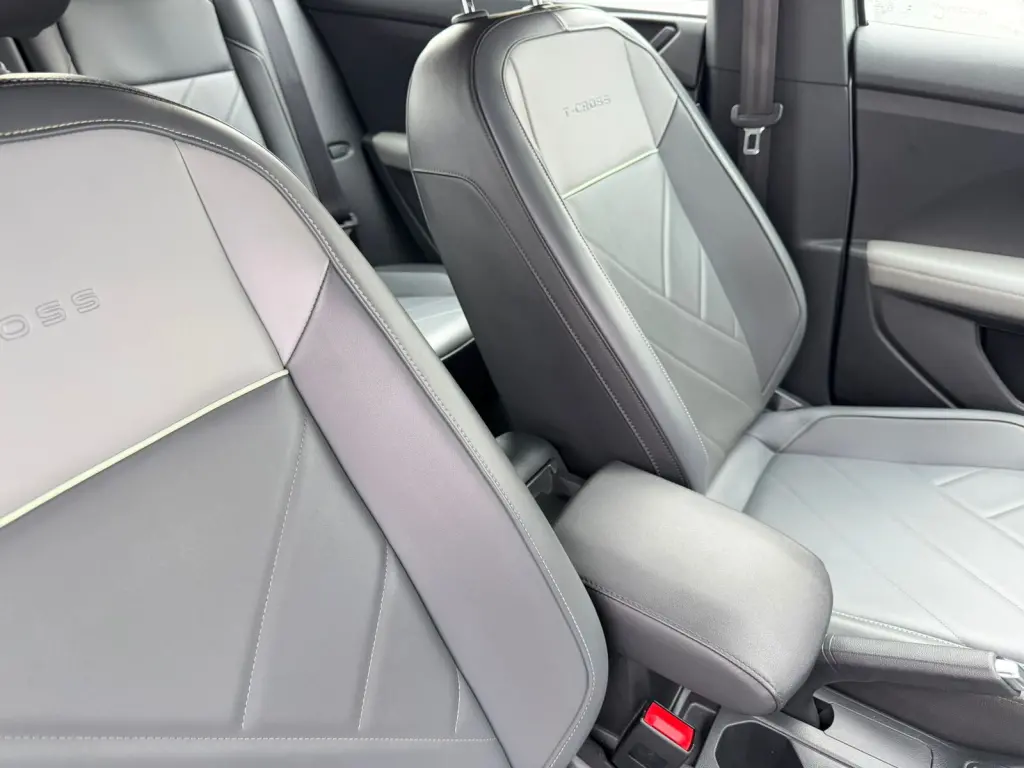 VOLKSWAGEN T-Cross - Foto