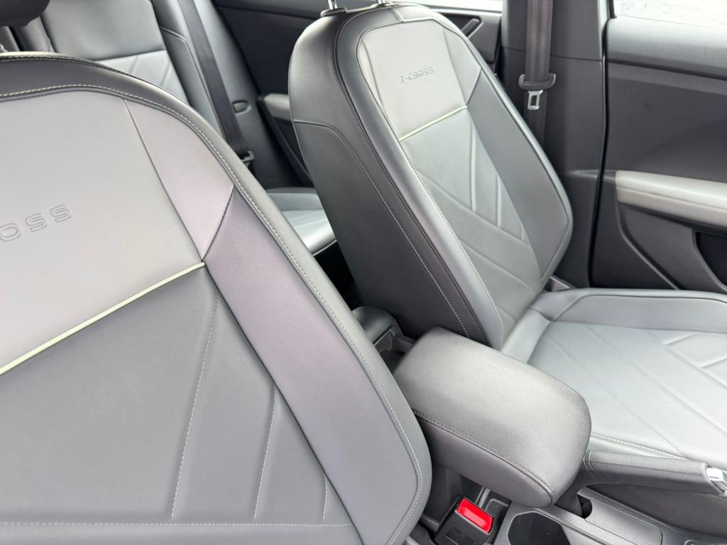 VOLKSWAGEN T-Cross - Foto