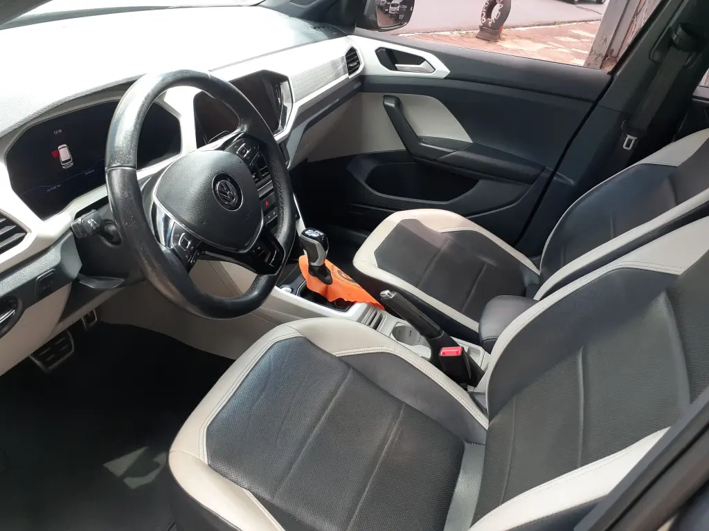 VOLKSWAGEN T-Cross - Foto