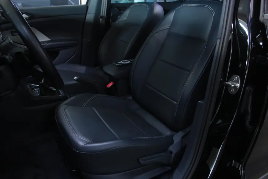 VOLKSWAGEN T-Cross - Foto