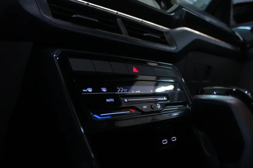 VOLKSWAGEN T-Cross - Foto