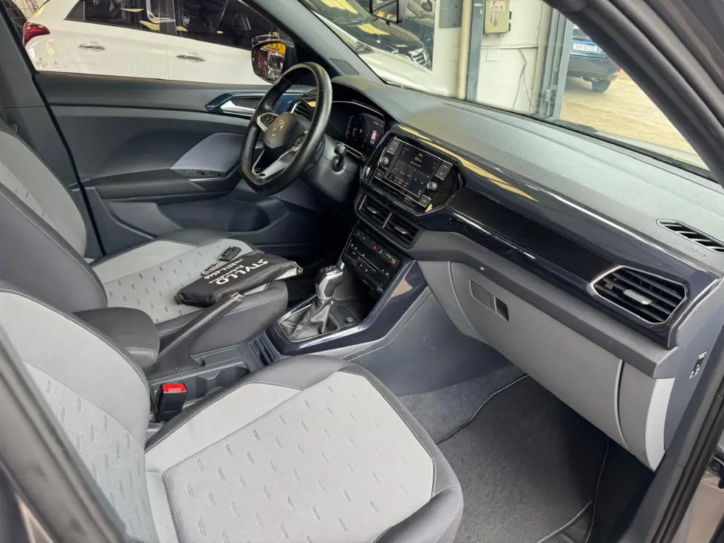 VOLKSWAGEN T-Cross - Foto