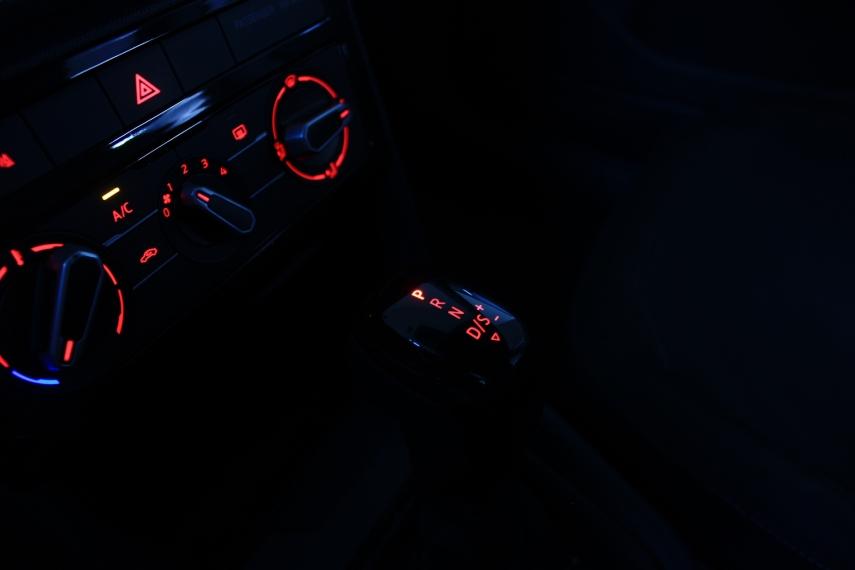 VOLKSWAGEN T-Cross - Foto
