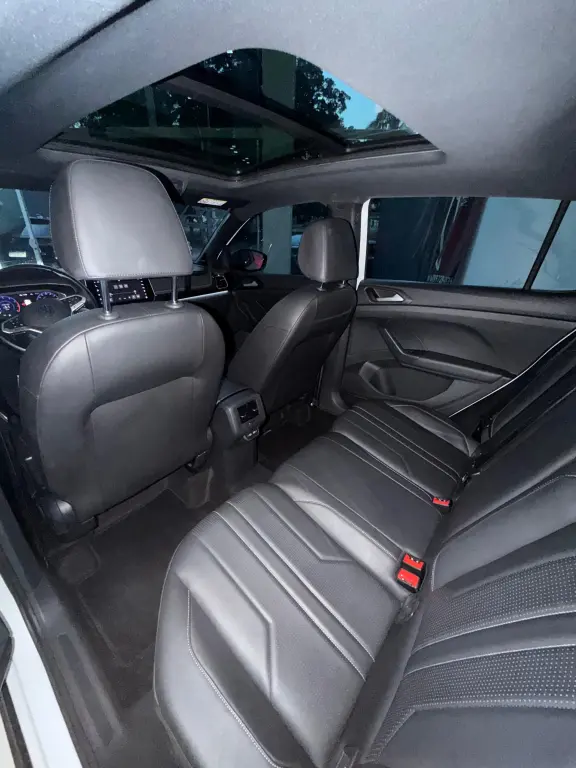 VOLKSWAGEN T-Cross - Foto