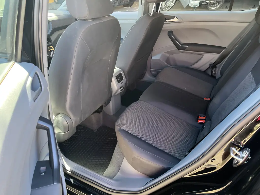 VOLKSWAGEN T-Cross - Foto