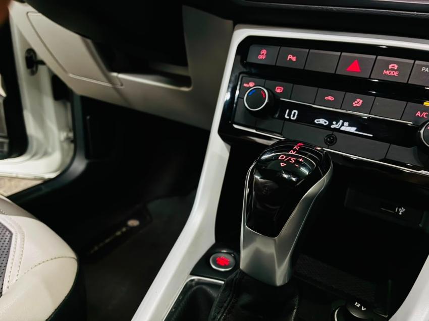 VOLKSWAGEN T-Cross - Foto