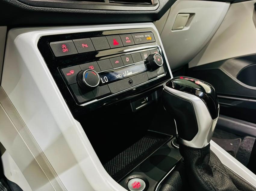 VOLKSWAGEN T-Cross - Foto