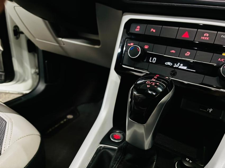 VOLKSWAGEN T-Cross - Foto