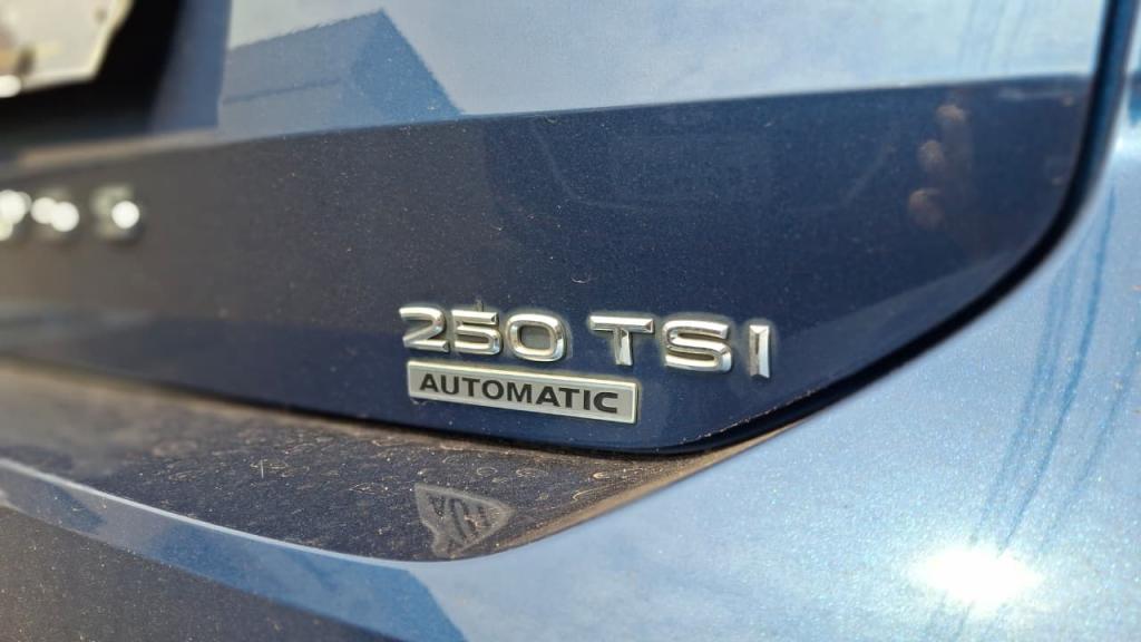 VOLKSWAGEN T-Cross - Foto