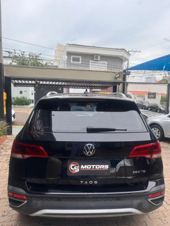 VOLKSWAGEN Taos - Foto
