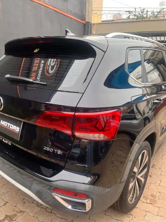 VOLKSWAGEN Taos - Foto