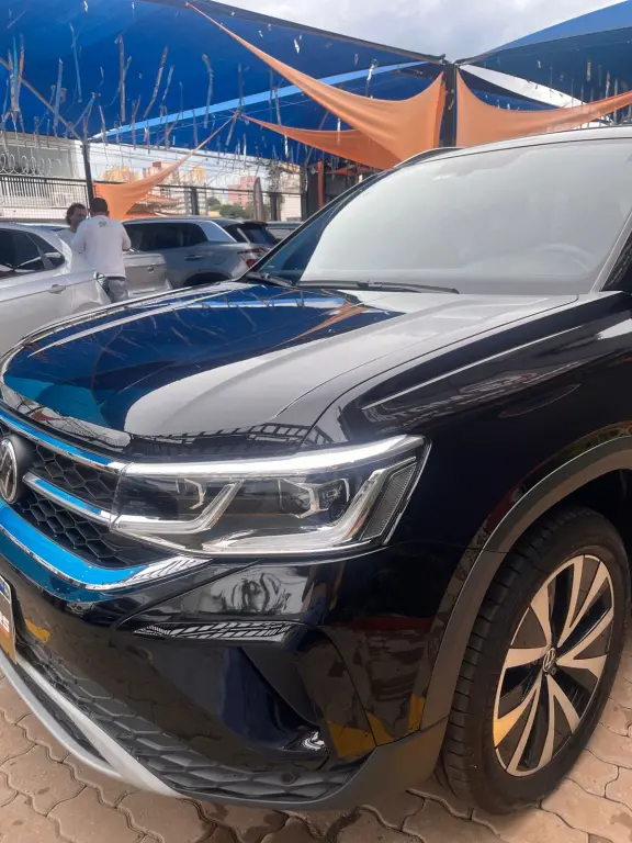 VOLKSWAGEN Taos - Foto