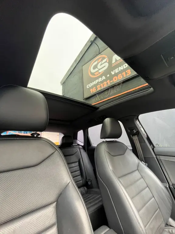 VOLKSWAGEN Taos - Foto