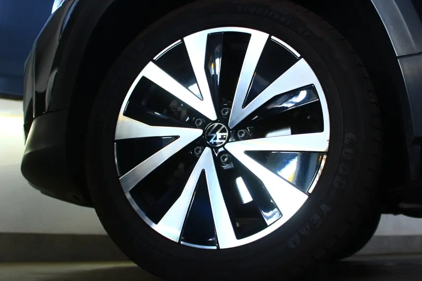 VOLKSWAGEN Taos - Foto