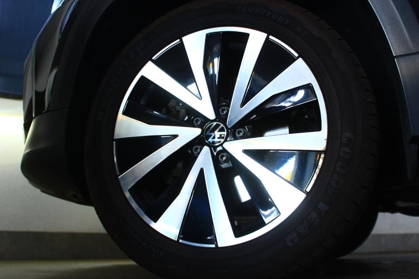 VOLKSWAGEN Taos - Foto