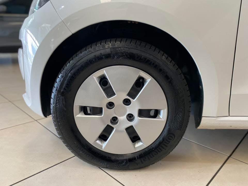 VOLKSWAGEN UP - Foto