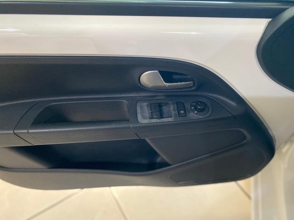 VOLKSWAGEN UP - Foto