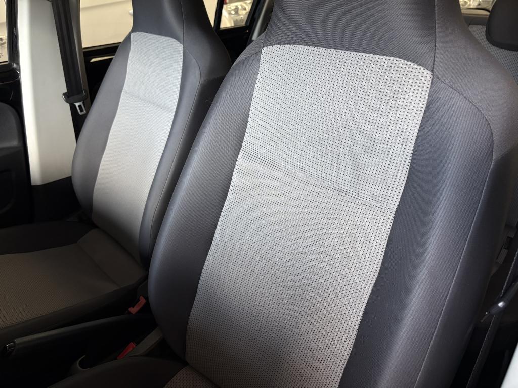 VOLKSWAGEN UP - Foto