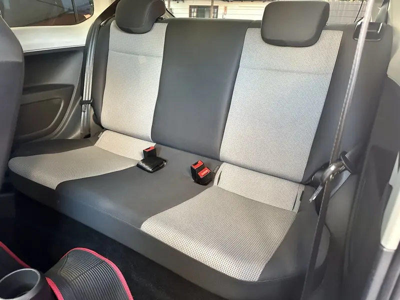 VOLKSWAGEN UP - Foto
