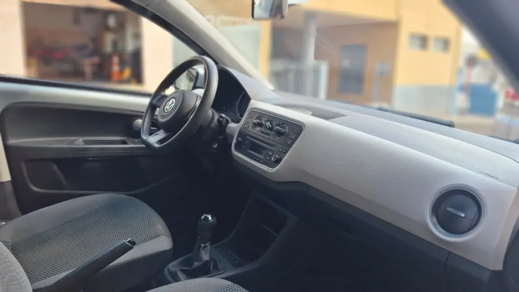 VOLKSWAGEN UP - Foto