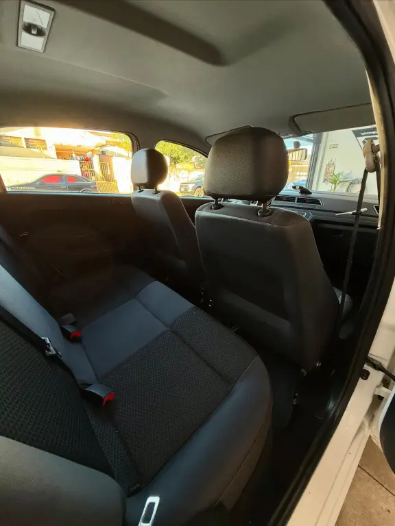 VOLKSWAGEN Voyage - Foto