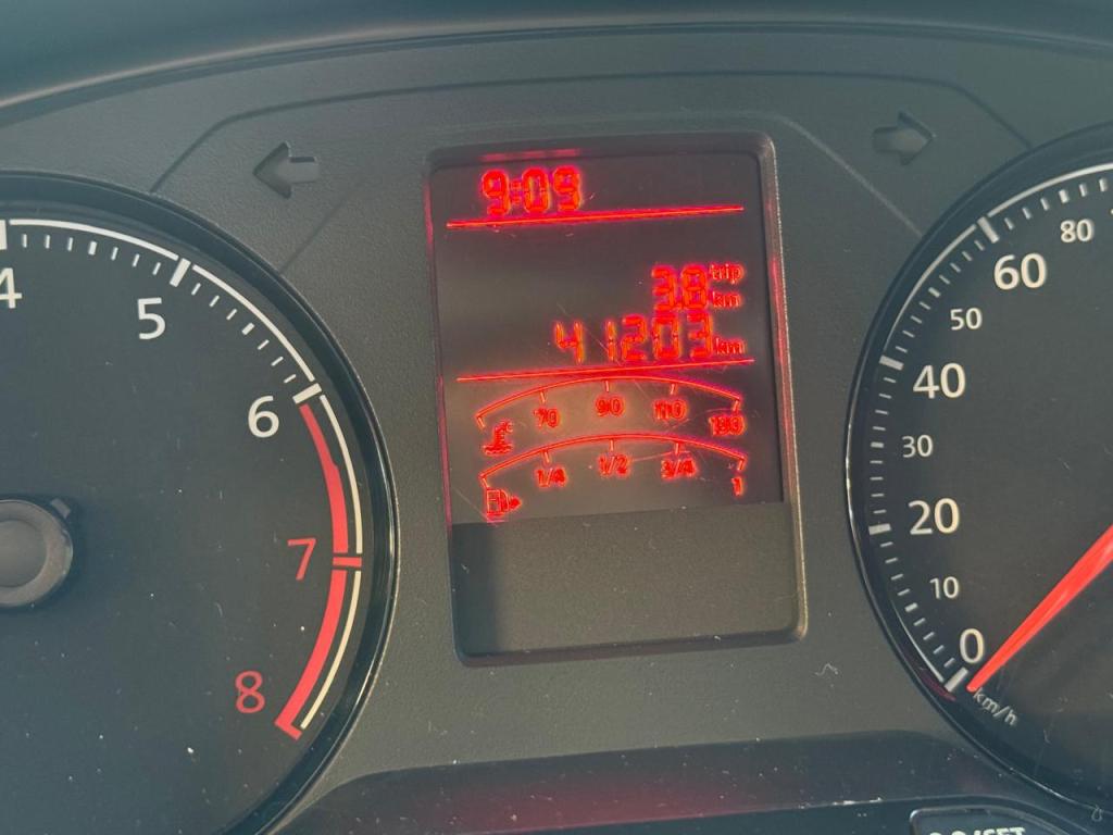 VOLKSWAGEN Voyage - Foto