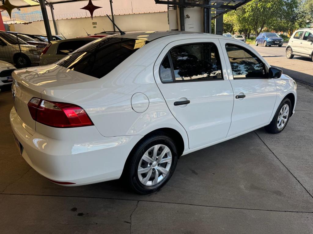 VOLKSWAGEN Voyage - Foto