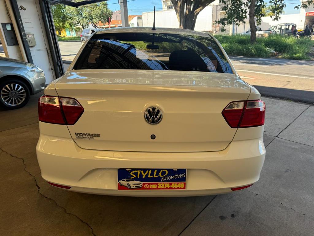 VOLKSWAGEN Voyage - Foto