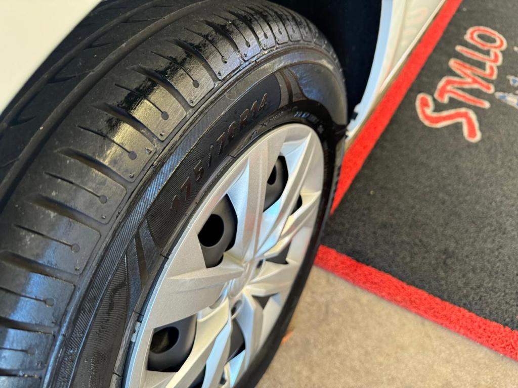 VOLKSWAGEN Voyage - Foto