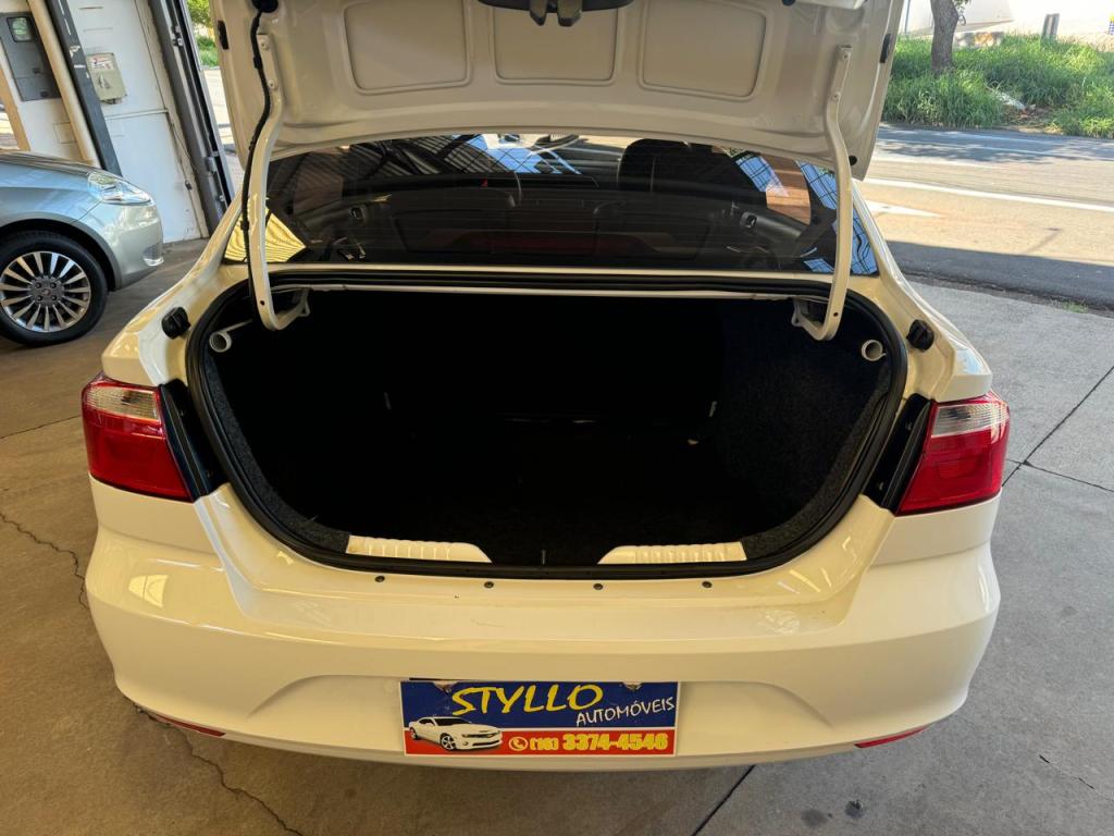 VOLKSWAGEN Voyage - Foto