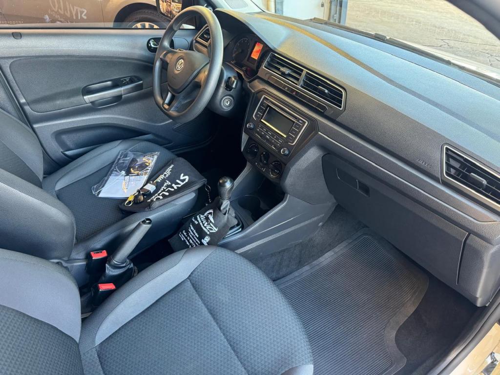 VOLKSWAGEN Voyage - Foto