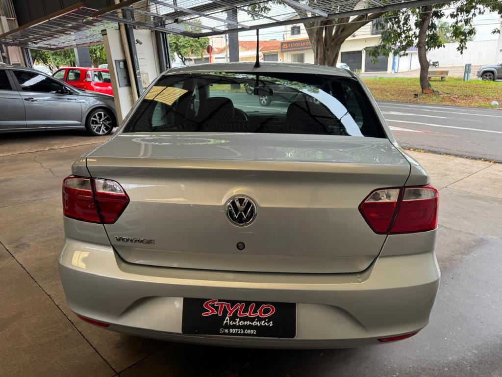 VOLKSWAGEN Voyage - Foto