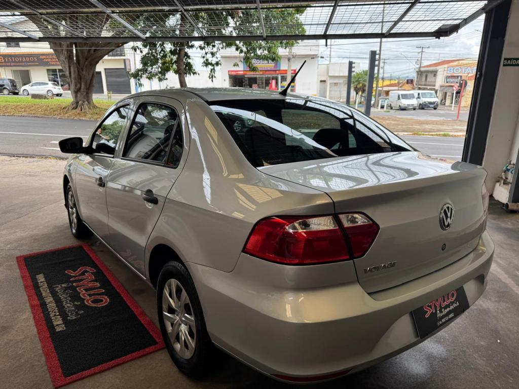 VOLKSWAGEN Voyage - Foto