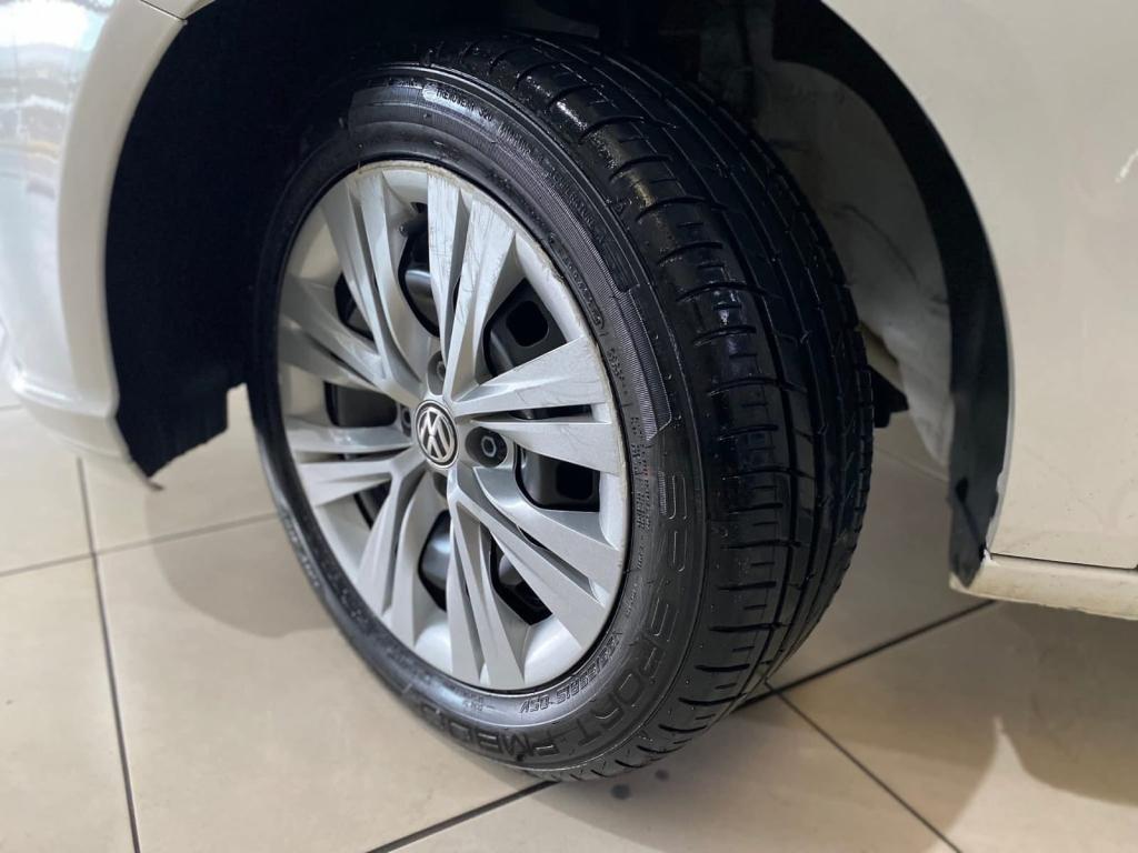 VOLKSWAGEN Voyage - Foto