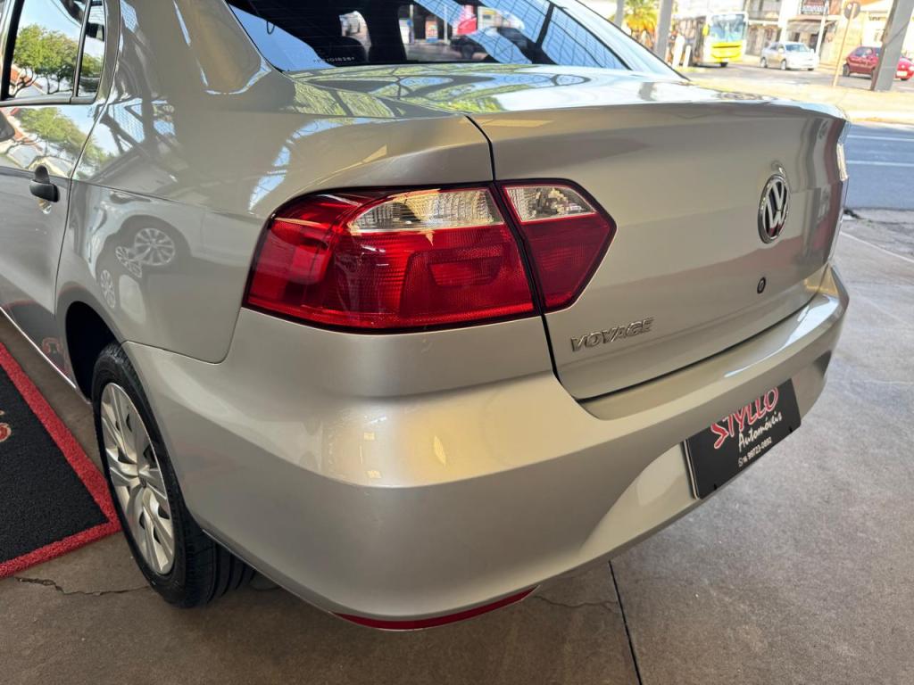 VOLKSWAGEN Voyage - Foto