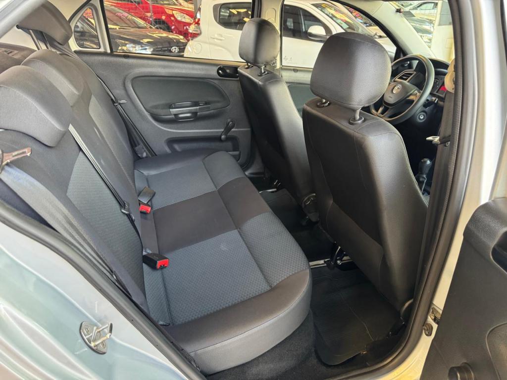 VOLKSWAGEN Voyage - Foto