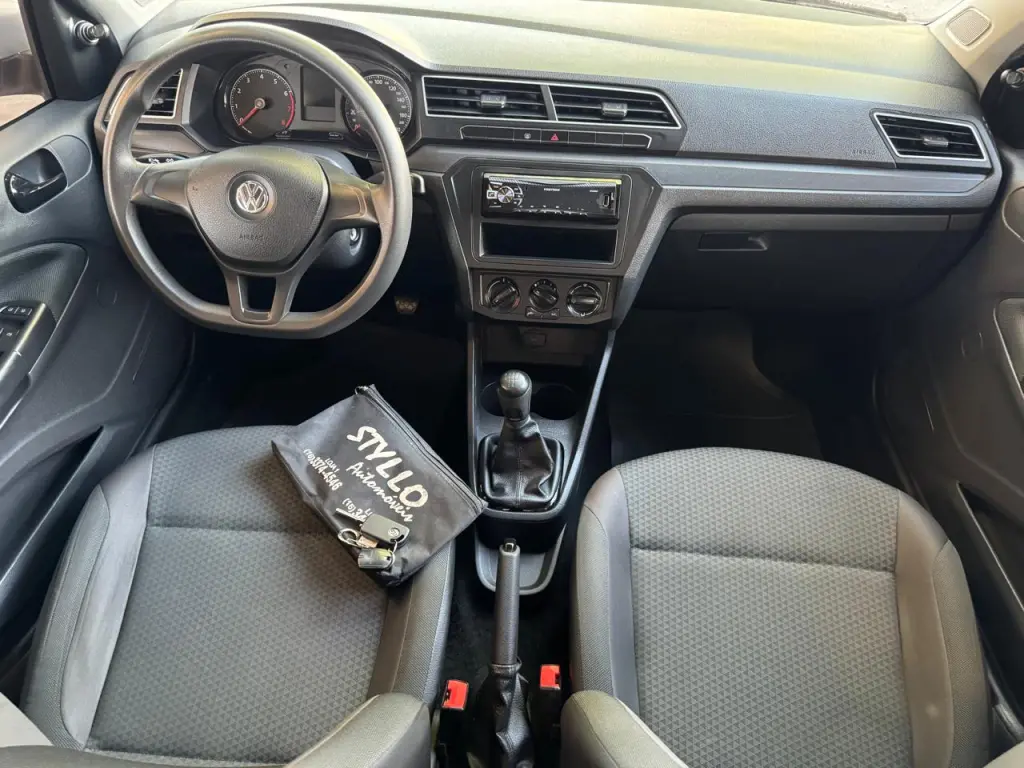VOLKSWAGEN Voyage - Foto