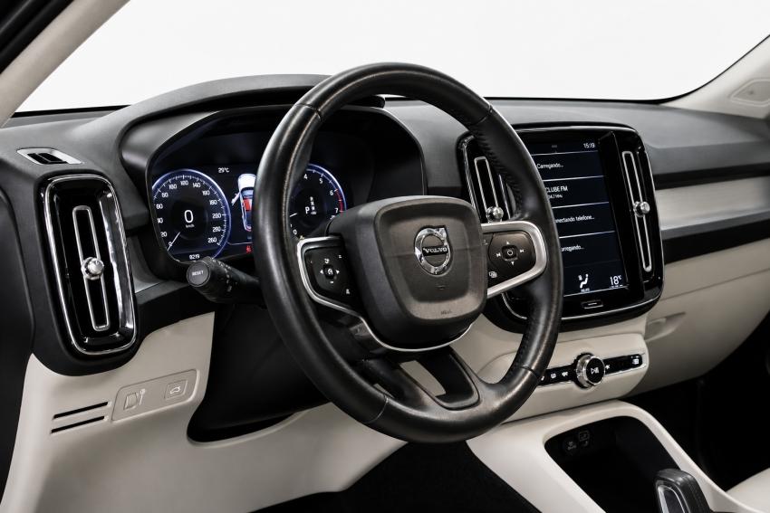 VOLVO XC40 - Foto