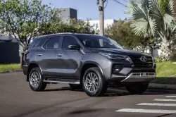 TOYOTA Hilux SW4 2.8 16V 4P SRX 4X4 7 LUGARES TURBO DIESEL AUTOMÁTICO TOYOTA Hilux SW4 2.8 16V 4P SRX 4X4 7 LUGARES TURBO DIESEL AUTOMÁTICO