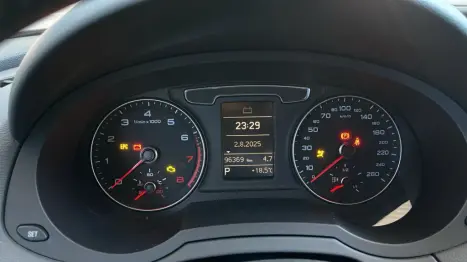 AUDI Q3 1.4 4P FLEX TFSI AMBIENTE S-TRONIC AUTOMTICO, Foto 5