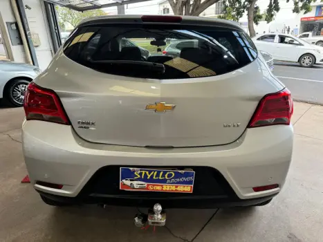 CHEVROLET Onix Hatch 1.4 4P FLEX LT, Foto 8 CHEVROLET Onix Hatch 1.4 4P FLEX LT, Foto 8