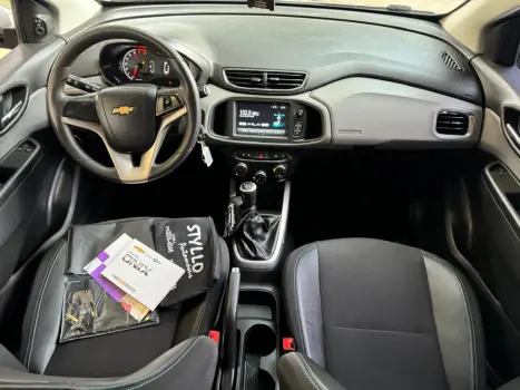 CHEVROLET Onix Hatch 1.4 4P FLEX LT, Foto 16 CHEVROLET Onix Hatch 1.4 4P FLEX LT, Foto 16