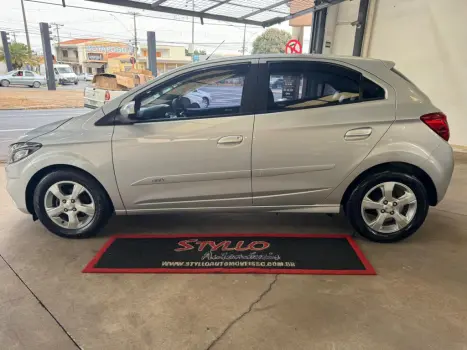 CHEVROLET Onix Hatch 1.4 4P FLEX LT, Foto 17 CHEVROLET Onix Hatch 1.4 4P FLEX LT, Foto 17