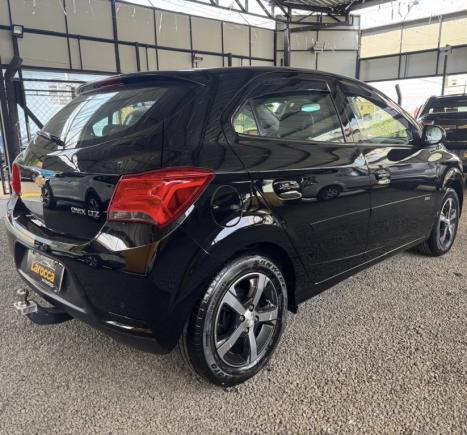 CHEVROLET Onix Hatch 1.4 4P FLEX LTZ, Foto 4